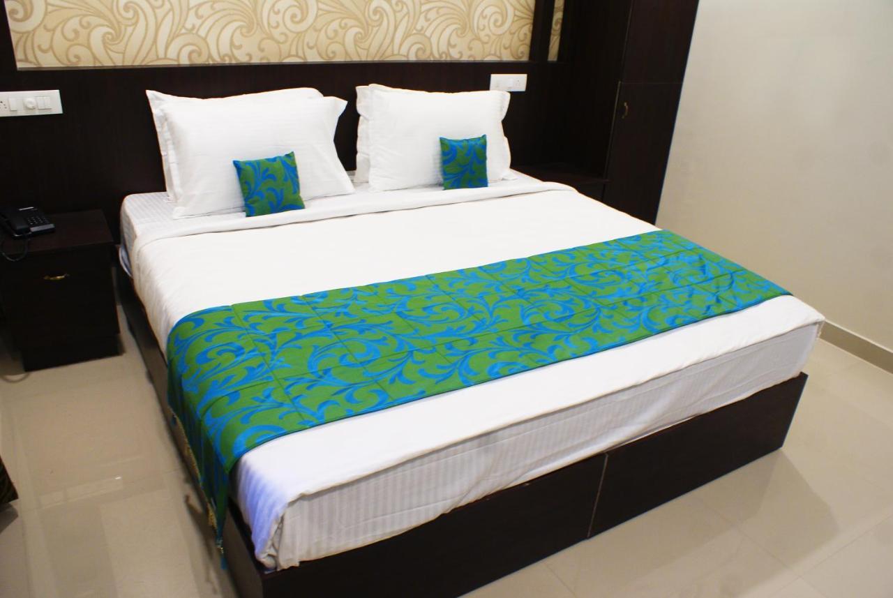 Collection O 8267 Galaxy Inn Kochi Екстериор снимка