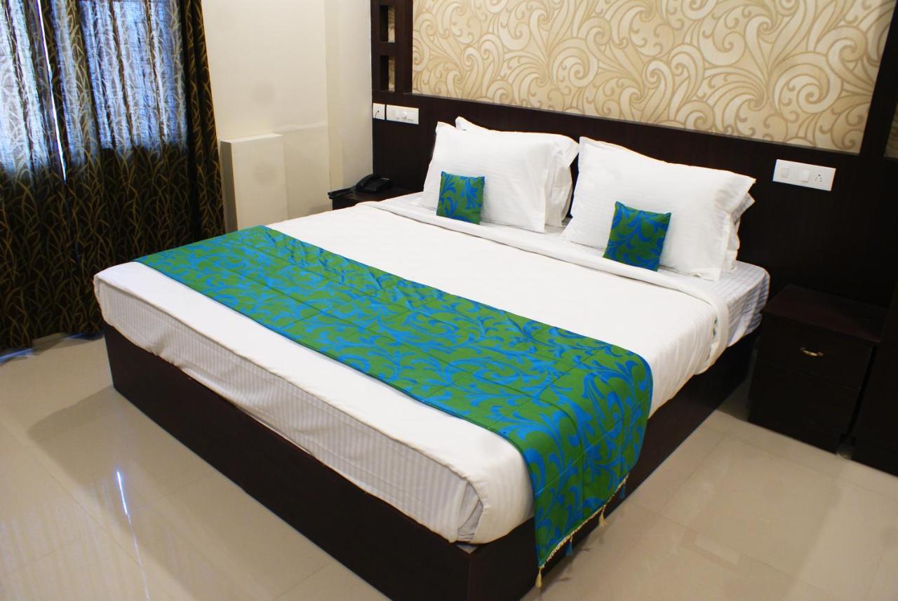 Collection O 8267 Galaxy Inn Kochi Екстериор снимка