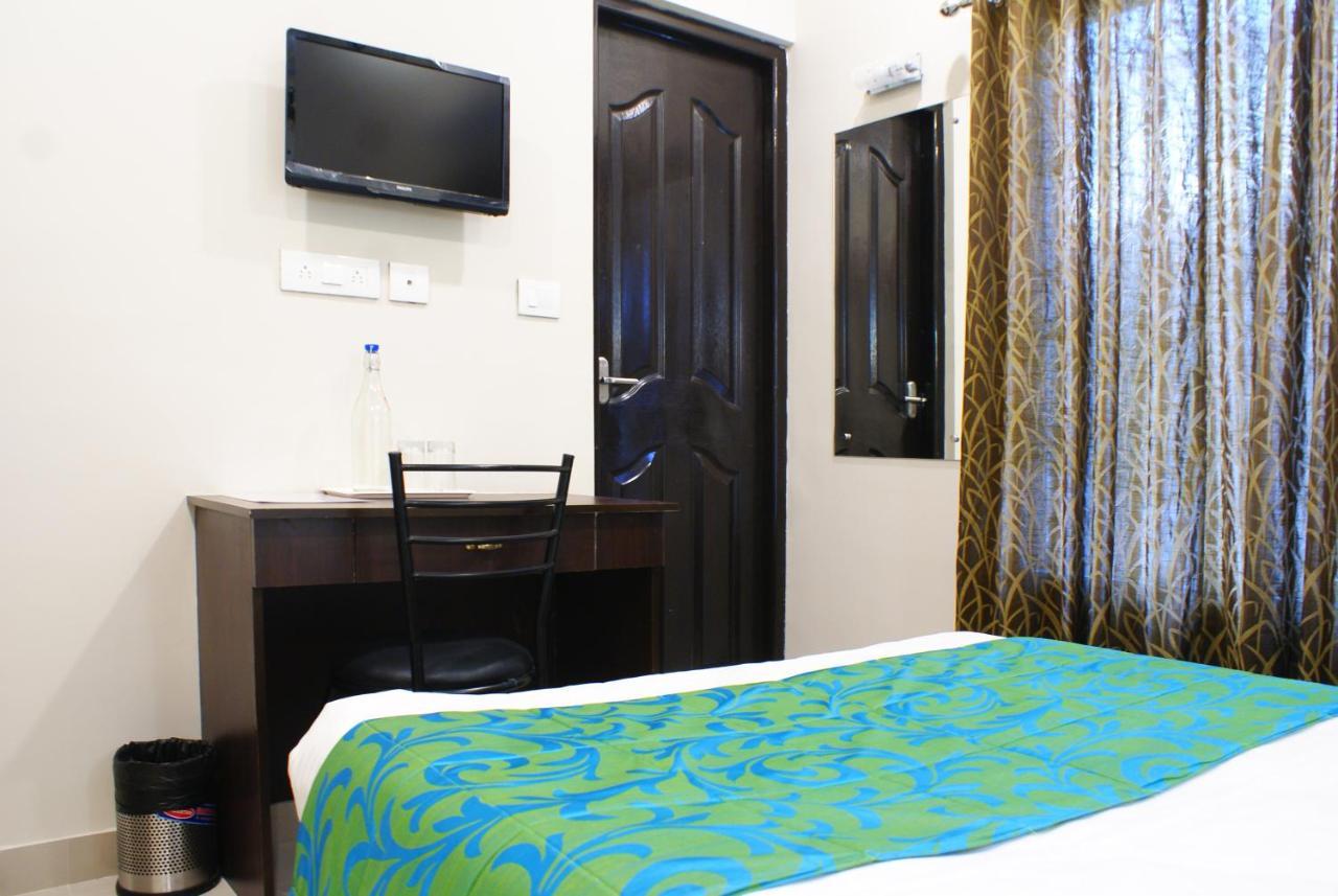 Collection O 8267 Galaxy Inn Kochi Екстериор снимка